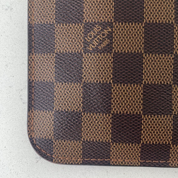 AUTHENTIC LV clutch - Barely used! - Picture 4 of 4